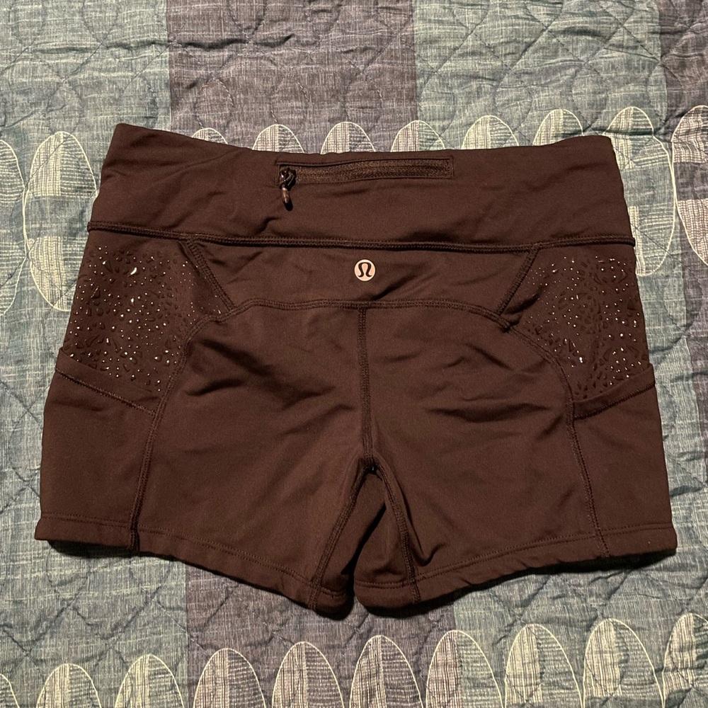Lululemon Run Shorty Short Silicone Dots Pocket Shorts Womens Size 4 Black